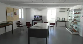 Musée du Camp Romain Usakoa - salle avec vidéo - Saint Jean le Vieux Musée du Camp Romain Usakoa - salle avec vidéo - Saint Jean le Vieux