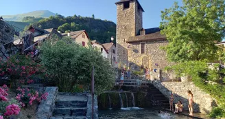 Rivière L'Arricq, possibilité de baignade dans le village