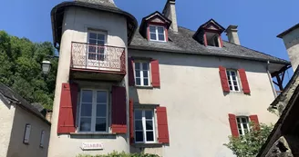 façade Tour