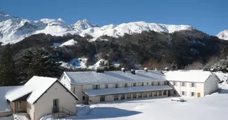 Vue extérieure du chalet en hiver
