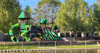 Structures gonflables enfants chateau - base de loisirs du Faget