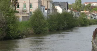 La chambre d'hôtes vue depuis le canal Saint-Martin La chambre d'hôtes vue depuis le canal Saint-Martin