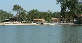Une vue générale de l'étang