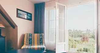 appart-hotel-la-roche-posay-logement-vue-studio3