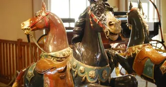 Musée Calèches Bourg cheval 800x600