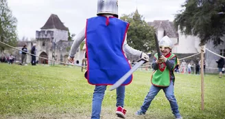 11 CHATEAU DE BRIDOIRE - jeux en bois moyen age