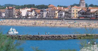 Plage-baie-Saint-Jean-de-Luz