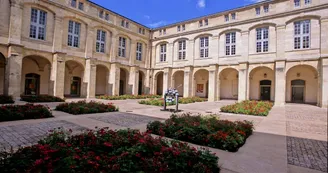 Cour Mably@F.Poincet