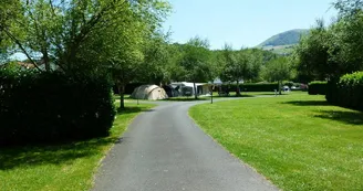 Camping-irouleguy-municipal-allée-emplacements-st etienne de baigorry©otgb