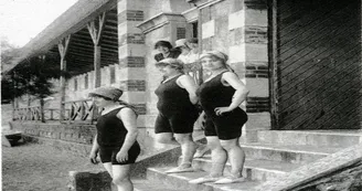 Etablissement-des-bains-Biarritz-Baigneuses