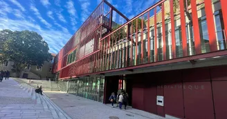 Devanture médiathèque de Bayonne