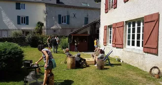 Jardin-barbecue gîte Chaneü Jardin-barbecue gîte Chaneü