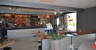 Salle de bar - Au petit Pari Salle de bar - Au petit Pari