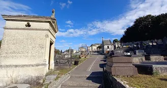 Cimetière Saint Just II < Laon < Aisne < Hauts-de-France