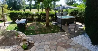 L ' AURIGAST et son jardin coté sud L ' AURIGAST et son jardin coté sud