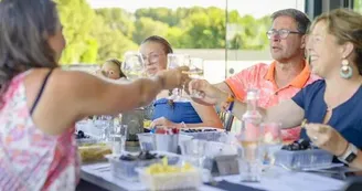 CAMPING CLUB LES GENETS - Lac de Pareloup (groupes) CAMPING CLUB LES GENETS - Lac de Pareloup (groupes)