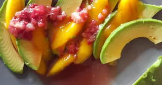 SALADE AVOCAT MANGUE ET FRAMBOISES