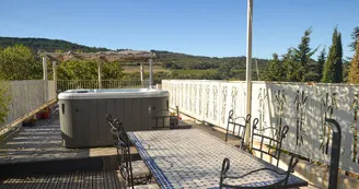 Maison Mirava-Détail Espace Terrasse_Coin repas
