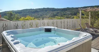 Maison Mirava-Détail Espace Terrasse_Jacuzzi