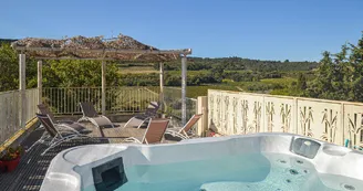Maison Mirava-Détail Espace Terrasse_Jacuzzi (2)