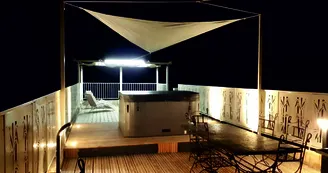 Maison Mirava-Détail Espace Terrasse_ Jacuzzi Nocturne