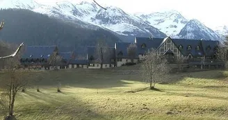 centre-de-vacances-la-moraine-garin-vue-exterieure-chalet-pyrenees31