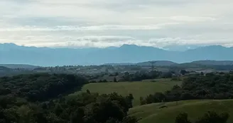 Laroclya Vue sur les Pyrénées, Quevillon, Lilhac Laroclya Vue sur les Pyrénées, Quevillon, Lilhac
