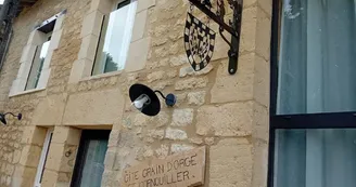 Notre enseigne et notre inscription sur la façade