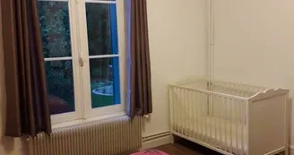 Chambre double et lit bébé