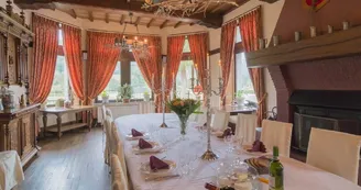 Salle à manger - Chambres d'hôtes Château Le Risdoux Salle à manger - Chambres d'hôtes Château Le Risdoux