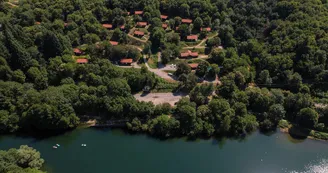 Village de chalets des chataigniers du lac cevennes (53) Village de chalets des chataigniers du lac cevennes (53)