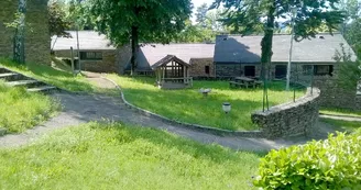 Jeu d'enfant aux Hauts de Saint Privat Jeu d'enfant aux Hauts de Saint Privat