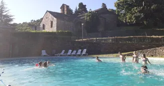 La piscine est l'église du 13eme siècle La piscine est l'église du 13eme siècle