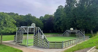 Aire de jeux du parc à Andelot