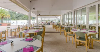 Argeles-Restaurant_terrasse-2 © Y. Chevojon-Cession Argeles-Restaurant_terrasse-2 © Y. Chevojon-Cession