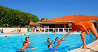 location-vacances-azureva-saint-cyprien-piscine-aquagym location-vacances-azureva-saint-cyprien-piscine-aquagym