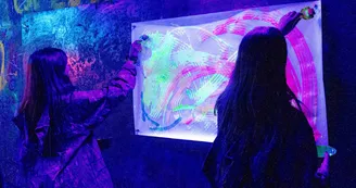 COLOR ROOM NEON