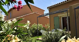 Résidence Goélia Le Mas des Arènes Mouriès terrasse Résidence Goélia Le Mas des Arènes Mouriès terrasse