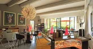 Mas de L'Amarine salon bar