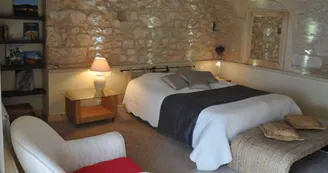 Chambre d'hôtes du Château Grand Callamand Domaine viticole Chambre d'hôtes du Château Grand Callamand Domaine viticole