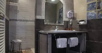 13T1000279_8_WEB.jpg