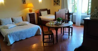 Location saisonnière Mas des 3 cyprès