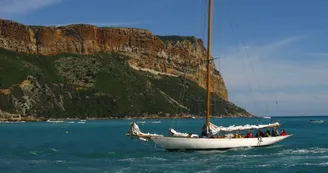 Cap Canaille et voilier classique Cap Canaille et voilier classique