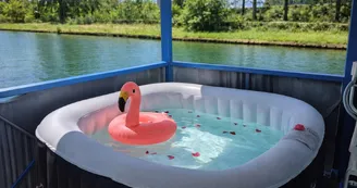 Terrasse avec jacuzi