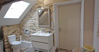 Gite de Gaby et Jean à Coussac Bonneval en Haute-Vienne, Nouvelle Aquitaine - salle de bains étage_19 Gite de Gaby et Jean à Coussac Bonneval en Haute-Vienne, Nouvelle Aquitaine - salle de bains étage_19
