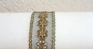 Bracelet Bouton d'or. Création et réalisation: Cécile Roquier Bracelet Bouton d'or. Création et réalisation: Cécile Roquier