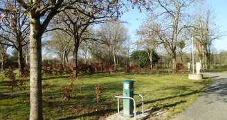 Camping du Sans Souci à Fresnay-sur-Sarthe - emplacements camping/camping-car