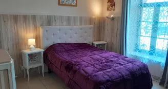 Gîte de groupe Domaine de Meslay - Fyé - chambre PMR Gîte de groupe Domaine de Meslay - Fyé - chambre PMR