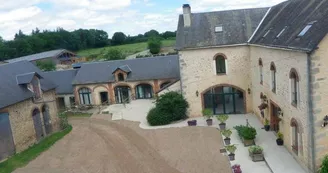 Gîte de groupe Domaine de Meslay - Fyé - cour Gîte de groupe Domaine de Meslay - Fyé - cour