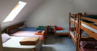 Gîte de groupe Les Gerbaudières - Saint-Christophe-du-Jambet - dortoir Gîte de groupe Les Gerbaudières - Saint-Christophe-du-Jambet - dortoir